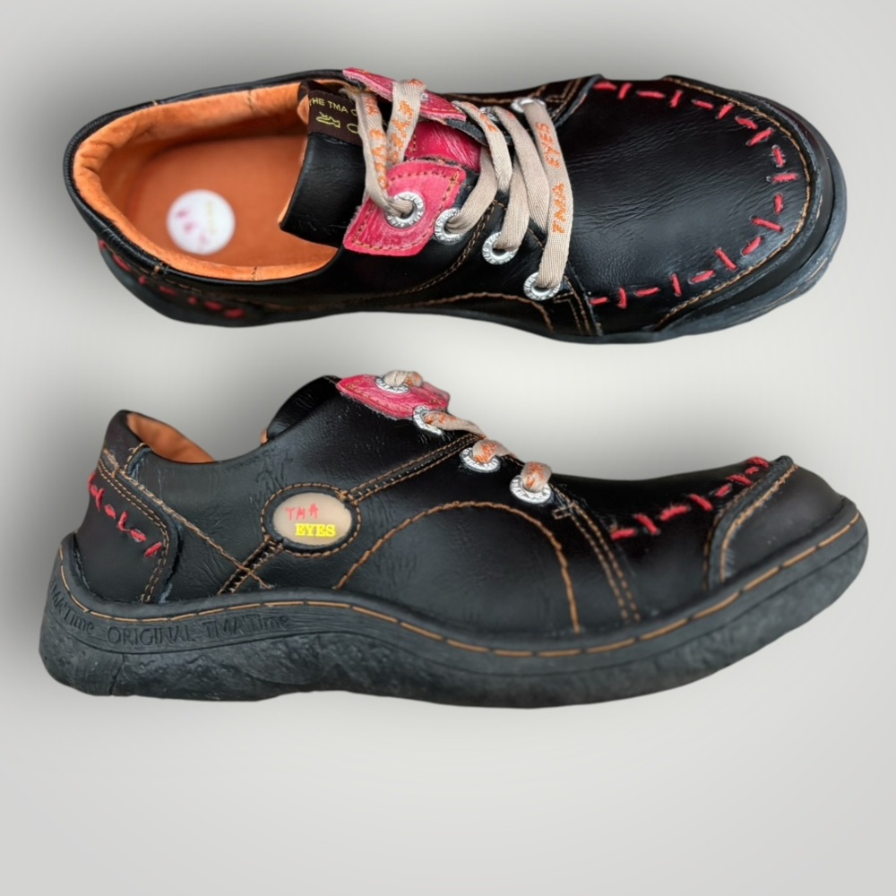 TA Eyes Black Leather Casual Women's Loafers with Pink Accents